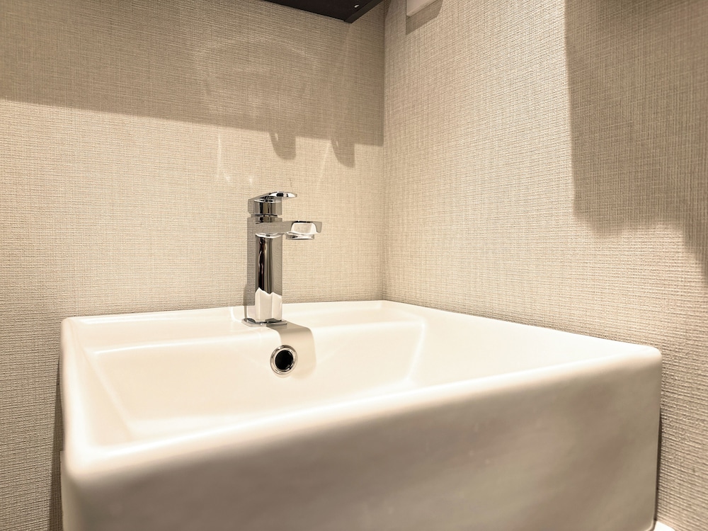 スーペリア ダブルルーム バスルームのシンク0 | 大阪えびすホテル