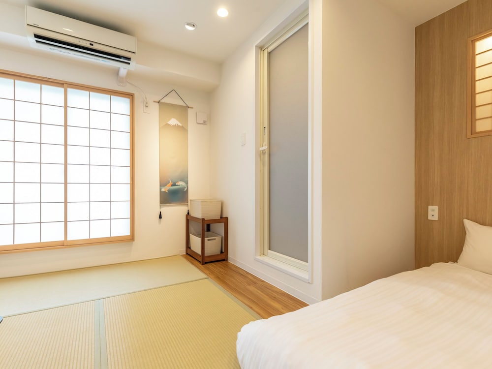 和風クワドラプルルーム ダブルベッド 2 台 客室14 | 大阪えびすホテル