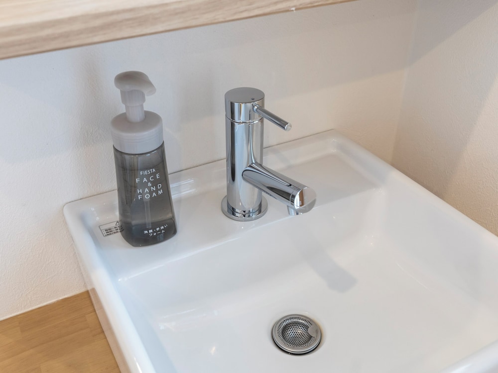 和風クワドラプルルーム ダブルベッド 2 台 客室21 | 大阪えびすホテル