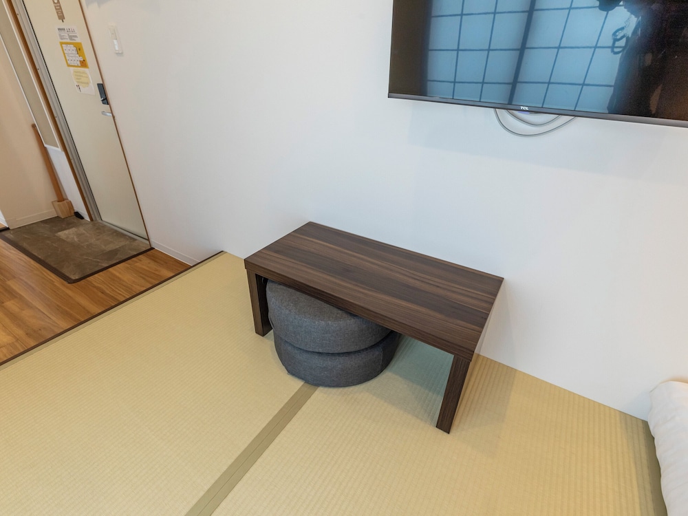 和風クワドラプルルーム ダブルベッド 2 台 客室2 | 大阪えびすホテル