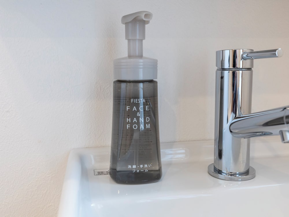 和風クワドラプルルーム ダブルベッド 2 台 客室19 | 大阪えびすホテル