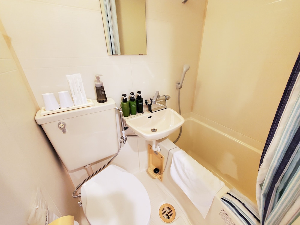 スタンダード ツインルーム シングルベッド 2 台 禁煙 客室1 | 大阪えびすホテル