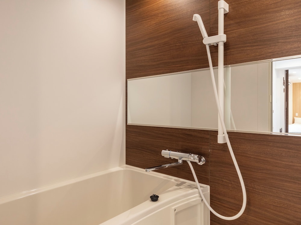 和風クワドラプルルーム ダブルベッド 2 台 客室22 | 大阪えびすホテル