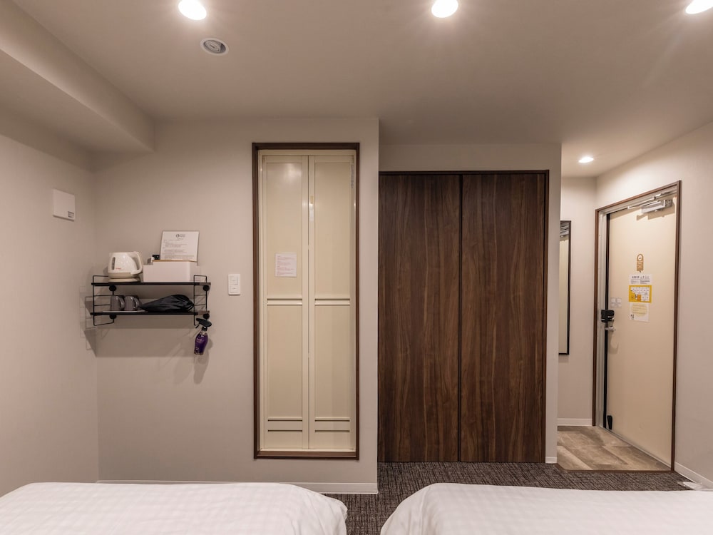 スタンダード ツインルーム シングルベッド 2 台 禁煙 客室13 | 大阪えびすホテル