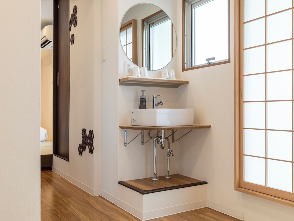 和風クワドラプルルーム ダブルベッド 2 台 客室4 | 大阪えびすホテル