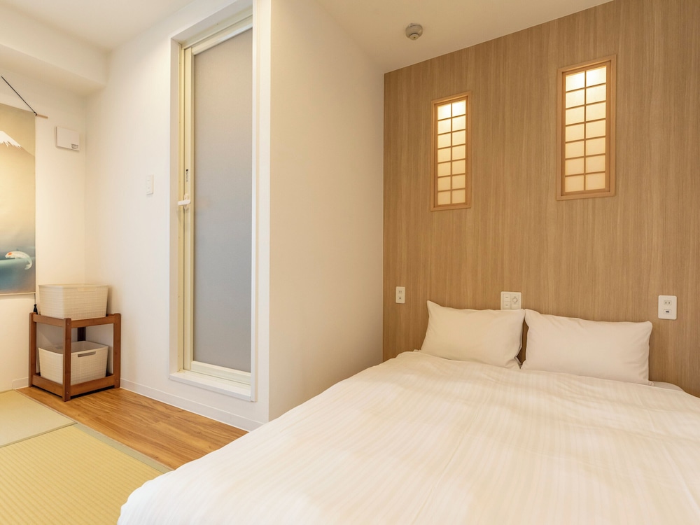 和風クワドラプルルーム ダブルベッド 2 台 客室1 | 大阪えびすホテル