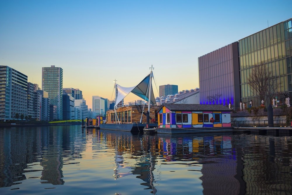 PETALS TOKYO - Floating Hotel