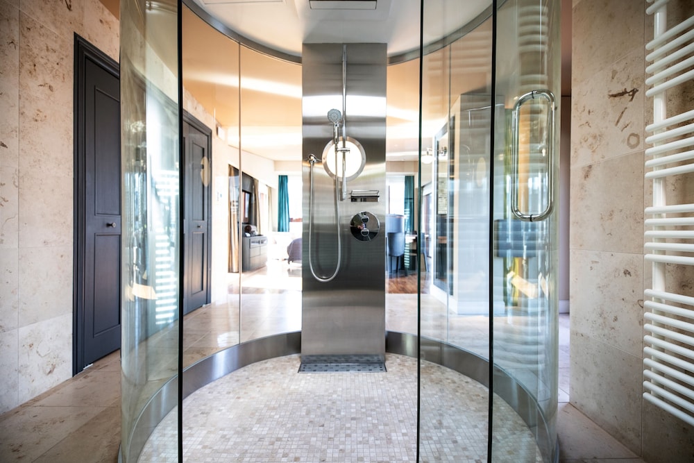 ラグジュアリー ダブルルーム シービュー バスルーム0 | PETALS TOKYO - Floating Hotel