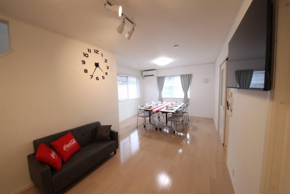 ベーシック ハウス 3 ベッドルーム 禁煙 リビング エリア0 | 浦安3階建て戸建て_H190