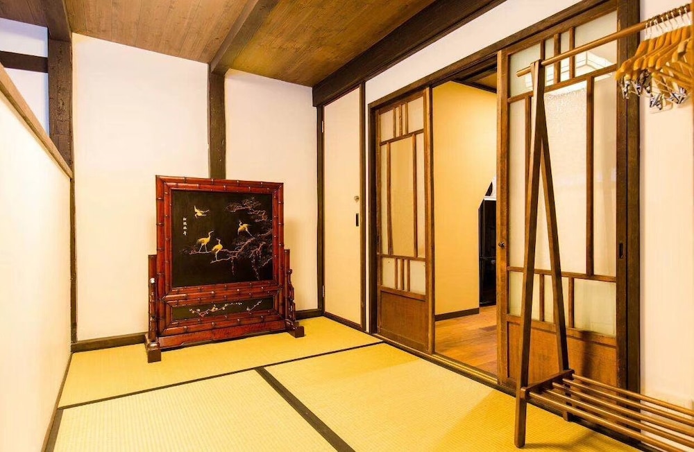 プレミアム トリプルルーム リビング エリア1 | THE KAGAYA KYOTO 和邸