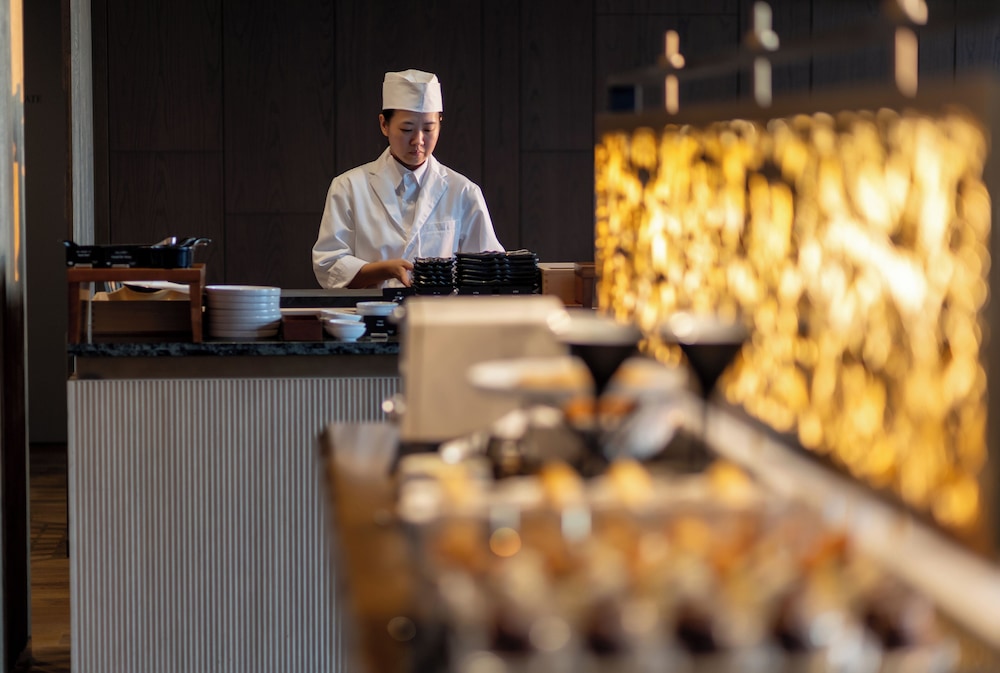 デラックス ルーム キングベッド 1 台 (Miyabi Club Floor) エグゼクティブ ラウンジ5 | センタラ グランドホテル 大阪