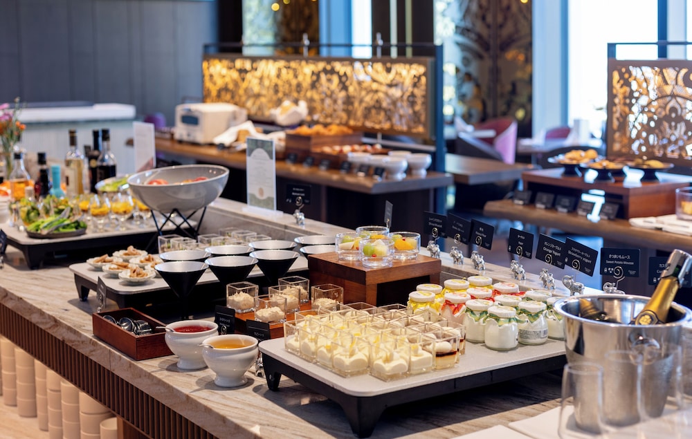 デラックス ルーム キングベッド 1 台 (Miyabi Club Floor) エグゼクティブ ラウンジ6 | センタラ グランドホテル 大阪