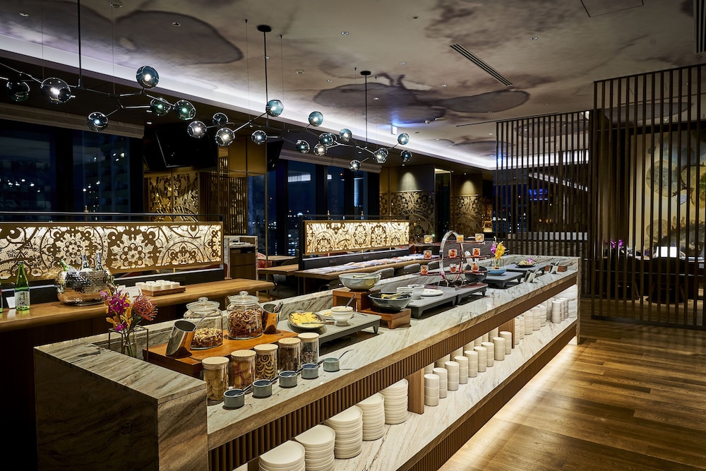 デラックス ルーム キングベッド 1 台 (Miyabi Club Floor) エグゼクティブ ラウンジ1 | センタラ グランドホテル 大阪