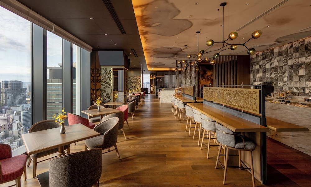 デラックス ルーム キングベッド 1 台 (Miyabi Club Floor) エグゼクティブ ラウンジ14 | センタラ グランドホテル 大阪