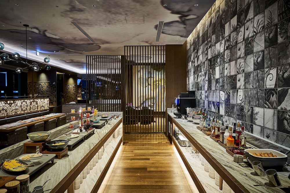 デラックス ルーム キングベッド 1 台 (Miyabi Club Floor) エグゼクティブ ラウンジ2 | センタラ グランドホテル 大阪