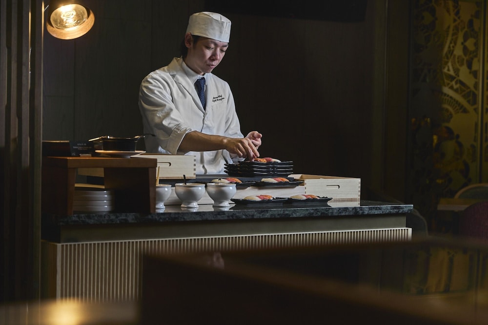 デラックス ルーム キングベッド 1 台 (Miyabi Club Floor) エグゼクティブ ラウンジ12 | センタラ グランドホテル 大阪