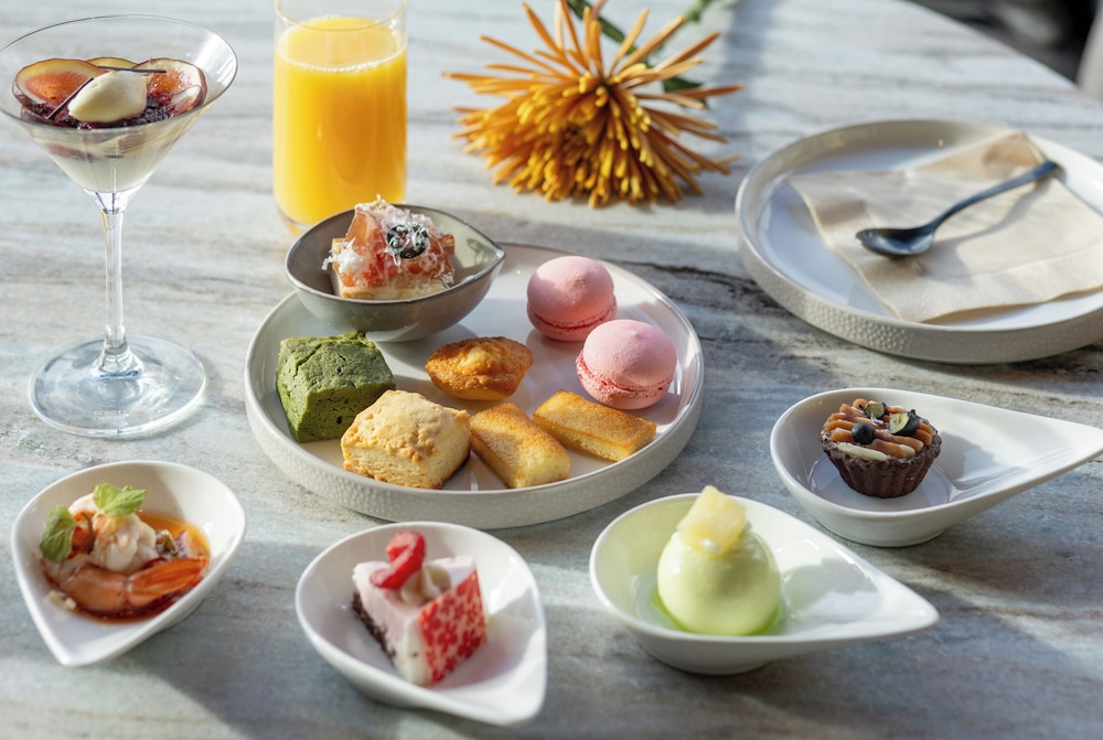 デラックス ルーム キングベッド 1 台 (Miyabi Club Floor) エグゼクティブ ラウンジ10 | センタラ グランドホテル 大阪