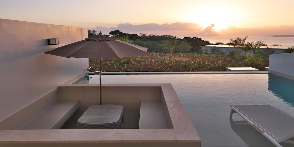 デラックス ヴィラ テラス / パティオ1 | ADANRESORT LANA Villa Suite