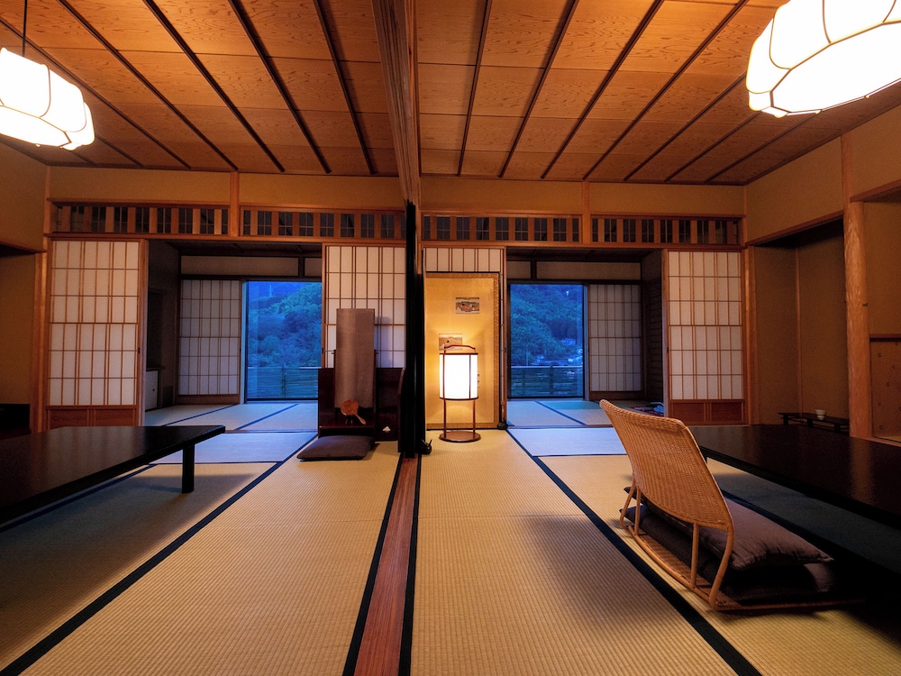 【特別室｜A】源泉内湯◆踏込＋10畳＋8畳＋広縁／角部屋（74平米以上） 客室10 | 湯河原温泉 ふきや