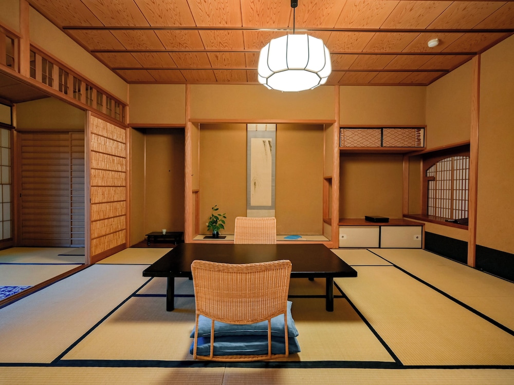 【特別室｜A】源泉内湯◆踏込＋10畳＋8畳＋広縁／角部屋（74平米以上） 客室7 | 湯河原温泉 ふきや