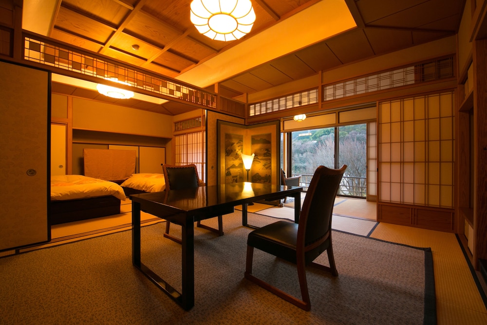 【特別室|A】源泉内湯◆踏込+10畳+8畳+広縁/角部屋(74平米以上) 客室3 | 湯河原温泉 ふきや