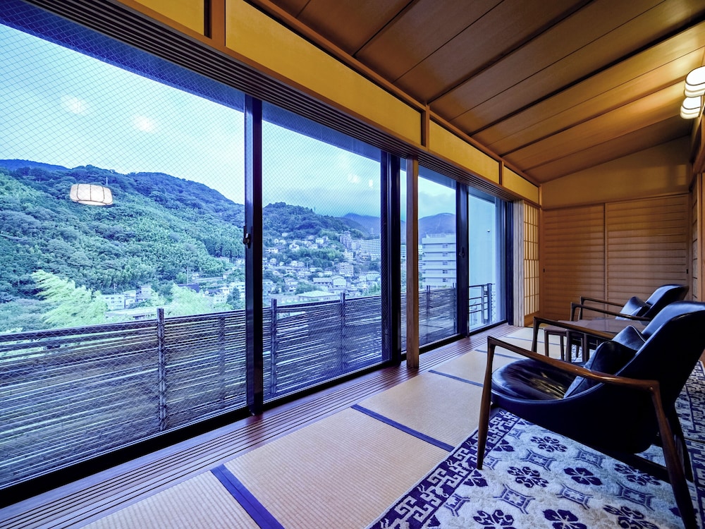 【特別室｜A】源泉内湯◆踏込＋10畳＋8畳＋広縁／角部屋（74平米以上） マウンテン ビュー0 | 湯河原温泉 ふきや