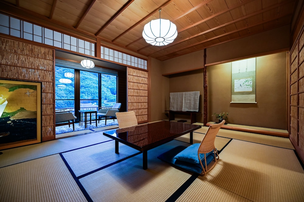 【優雅客室|B】源泉内湯◆踏込+和室10畳+6畳+広縁(56平米以上) 客室1 | 湯河原温泉 ふきや