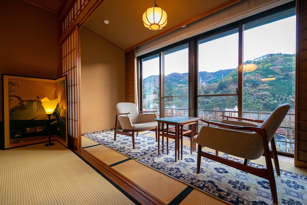 【優雅客室|B】源泉内湯◆踏込+和室10畳+6畳+広縁(56平米以上) 部屋からの景観1 | 湯河原温泉 ふきや