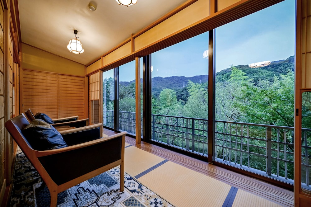 【特別室|A】源泉内湯◆踏込+10畳+8畳+広縁/角部屋(74平米以上) 部屋からの景観1 | 湯河原温泉 ふきや