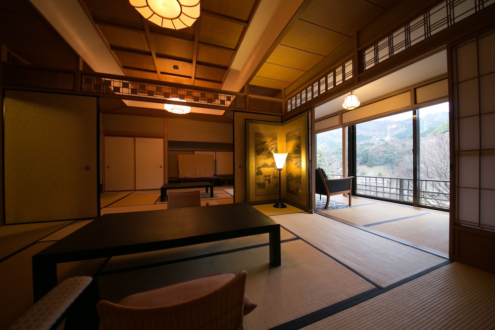 【特別室|A】源泉内湯◆踏込+10畳+8畳+広縁/角部屋(74平米以上) 客室1 | 湯河原温泉 ふきや