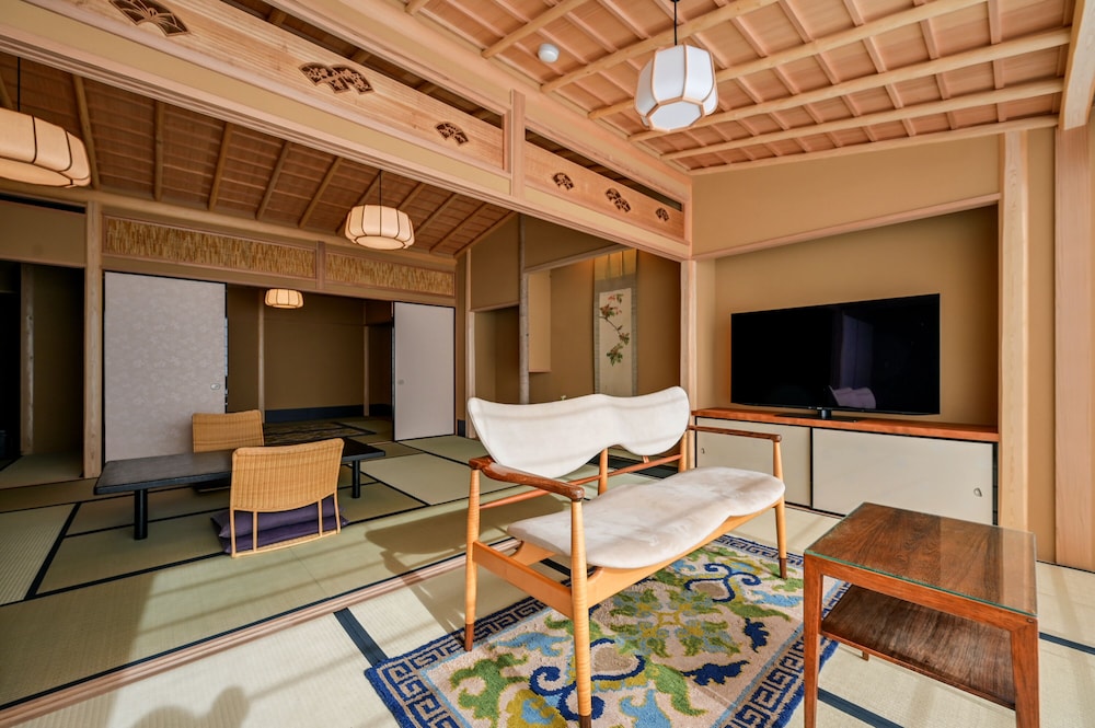 【特別室|Y】源泉◆踏込+12畳+8畳+広縁+書院(79平米) 客室3 | 湯河原温泉 ふきや