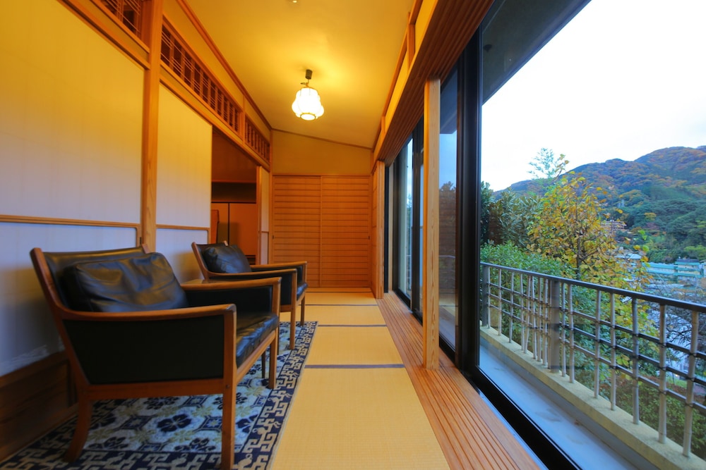 【特別室|A】源泉内湯◆踏込+10畳+8畳+広縁/角部屋(74平米以上) 部屋からの景観0 | 湯河原温泉 ふきや