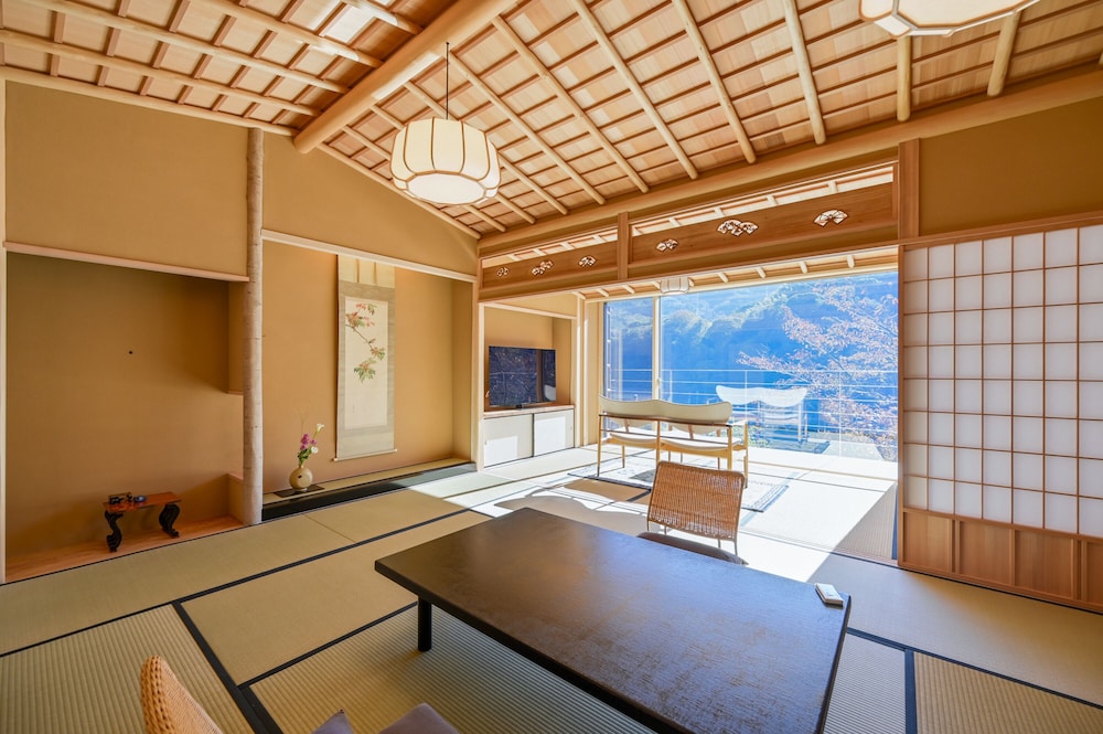 【特別室|Y】源泉◆踏込+12畳+8畳+広縁+書院(79平米) 客室6 | 湯河原温泉 ふきや