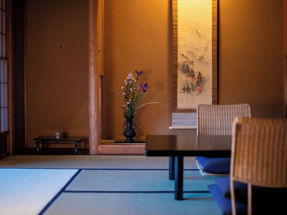 【特別室｜A】源泉内湯◆踏込＋10畳＋8畳＋広縁／角部屋（74平米以上） 客室5 | 湯河原温泉 ふきや