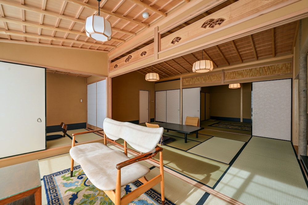 【特別室|Y】源泉◆踏込+12畳+8畳+広縁+書院(79平米) 客室2 | 湯河原温泉 ふきや