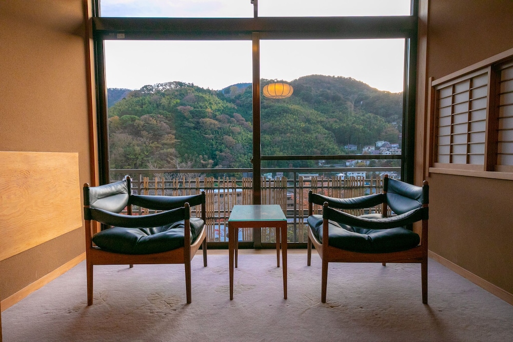 【標準客室|C】檜内湯◆踏込+和室8畳+4.5畳+広縁(45平米以上) 客室6 | 湯河原温泉 ふきや