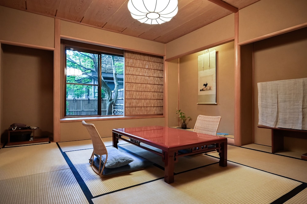 【優雅客室|B】源泉内湯◆踏込+和室10畳+6畳+広縁(56平米以上) 客室内のダイニングエリア0 | 湯河原温泉 ふきや