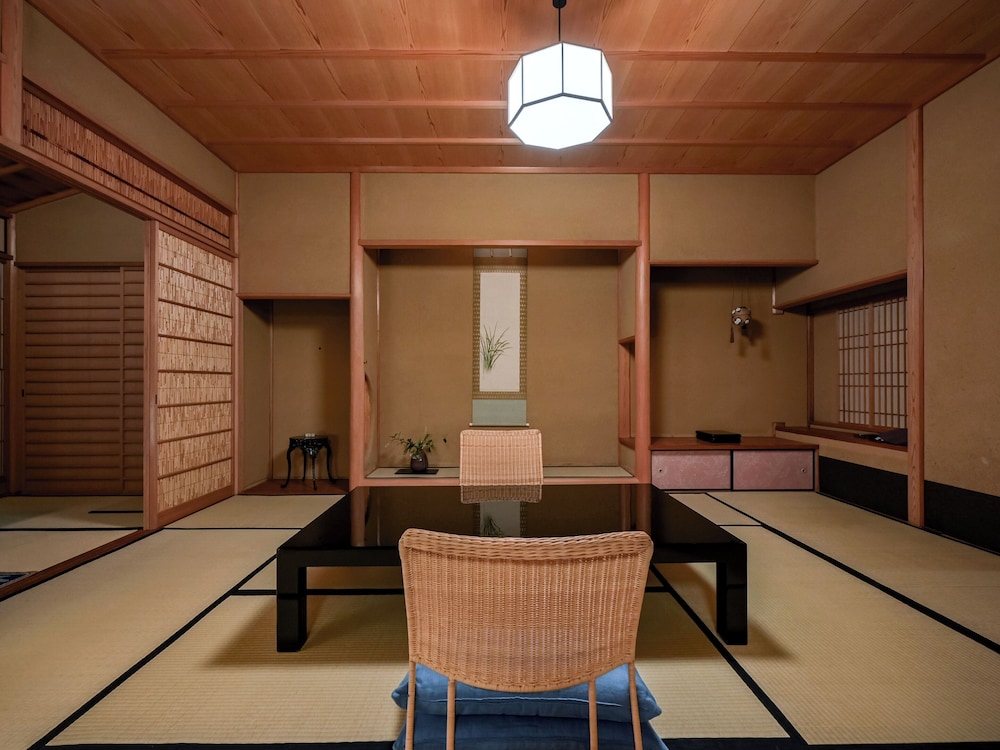 【貴賓室｜S】源泉内湯◆踏込＋庭園付10畳＋8畳＋広縁（74平米以上） 客室4 | 湯河原温泉 ふきや