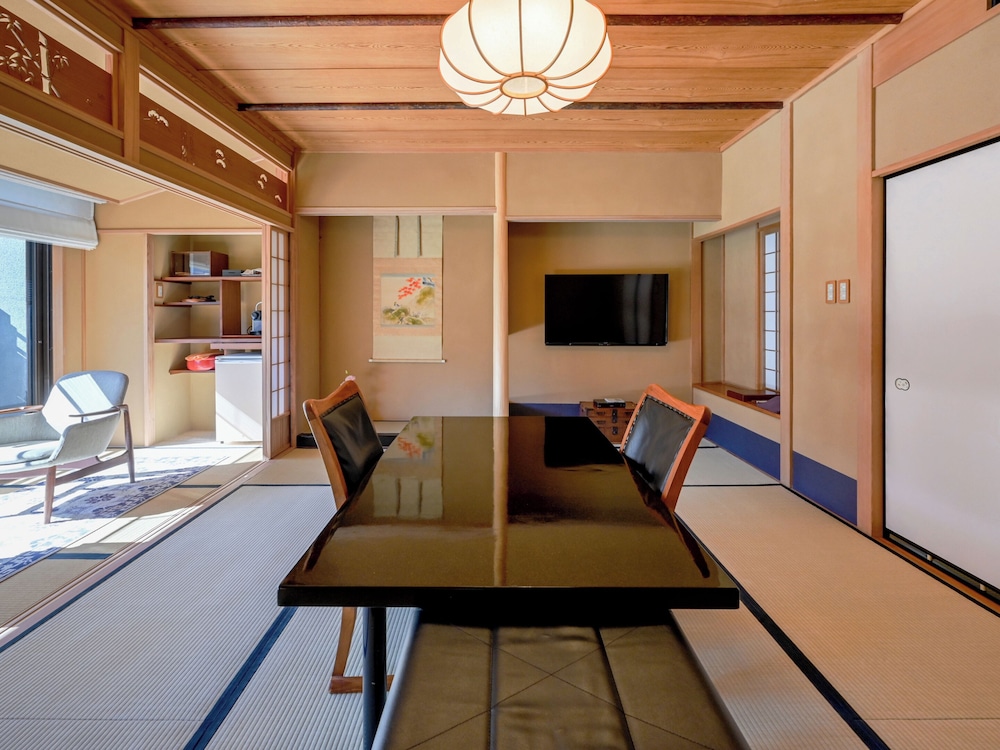 【和洋室｜Ｘ】源泉◆踏込＋10畳＋ツイン10畳＋広縁（67平米以上） | 湯河原温泉 ふきや