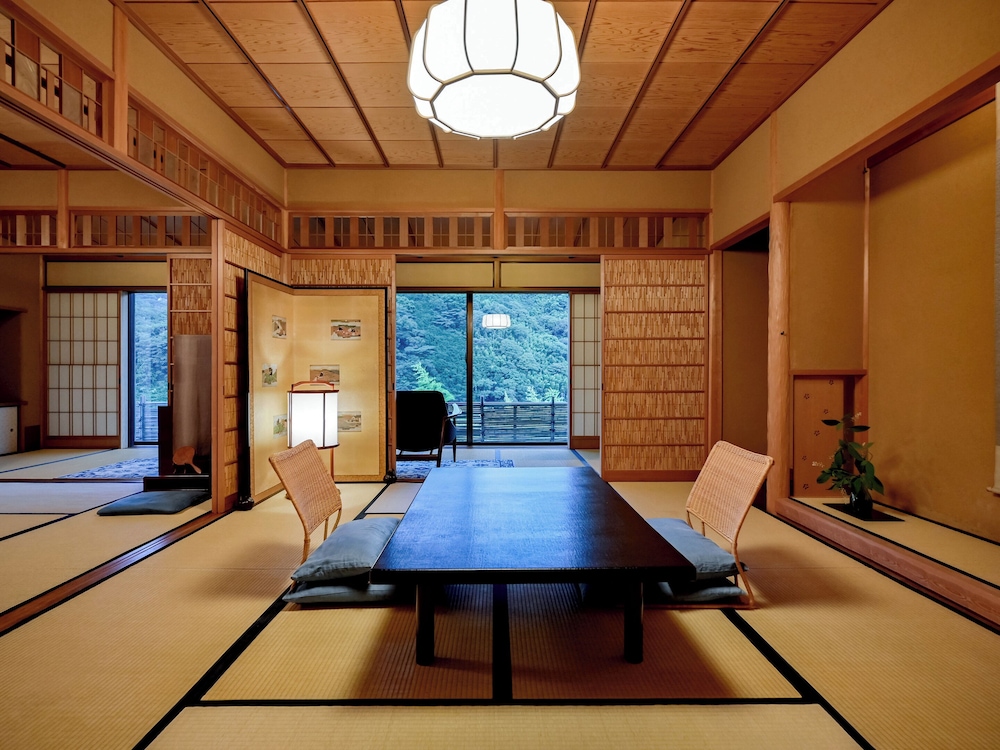 【特別室｜A】源泉内湯◆踏込＋10畳＋8畳＋広縁／角部屋（74平米以上） 客室9 | 湯河原温泉 ふきや