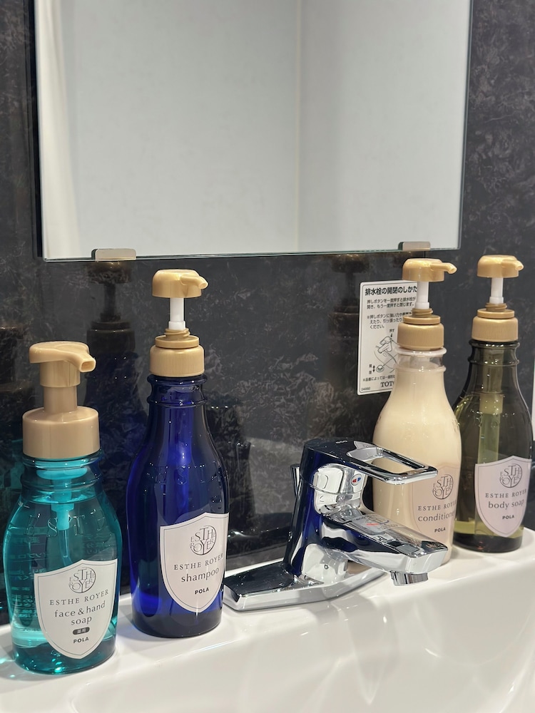 エコノミー ツインルーム シングルベッド 2 台 バスルーム1 | LOF ホテル 新橋