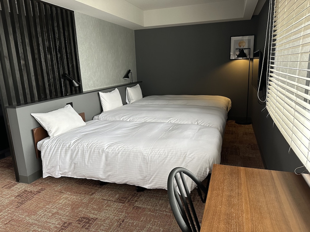 デラックス トリプルルーム 客室2 | LOF ホテル 新橋