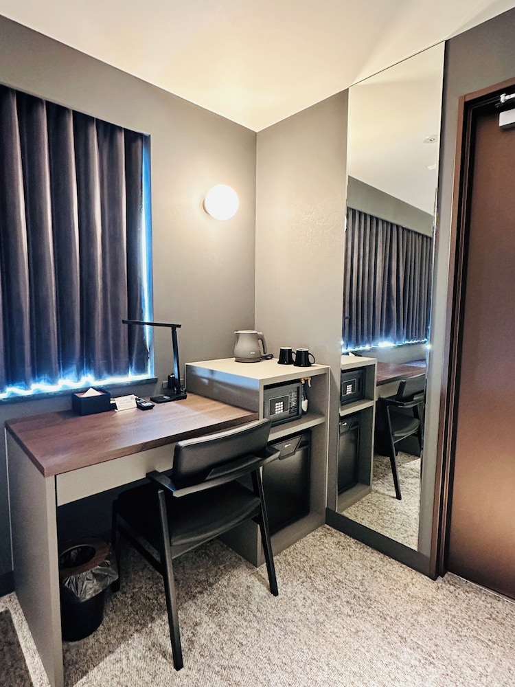 スーペリア ツインルーム ベッド (複数台) 客室2 | LOF ホテル 新橋