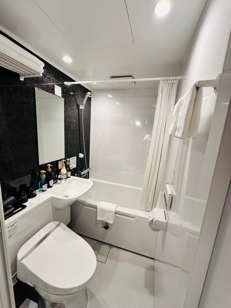 スーペリア ツインルーム ベッド (複数台) バスルーム0 | LOF ホテル 新橋