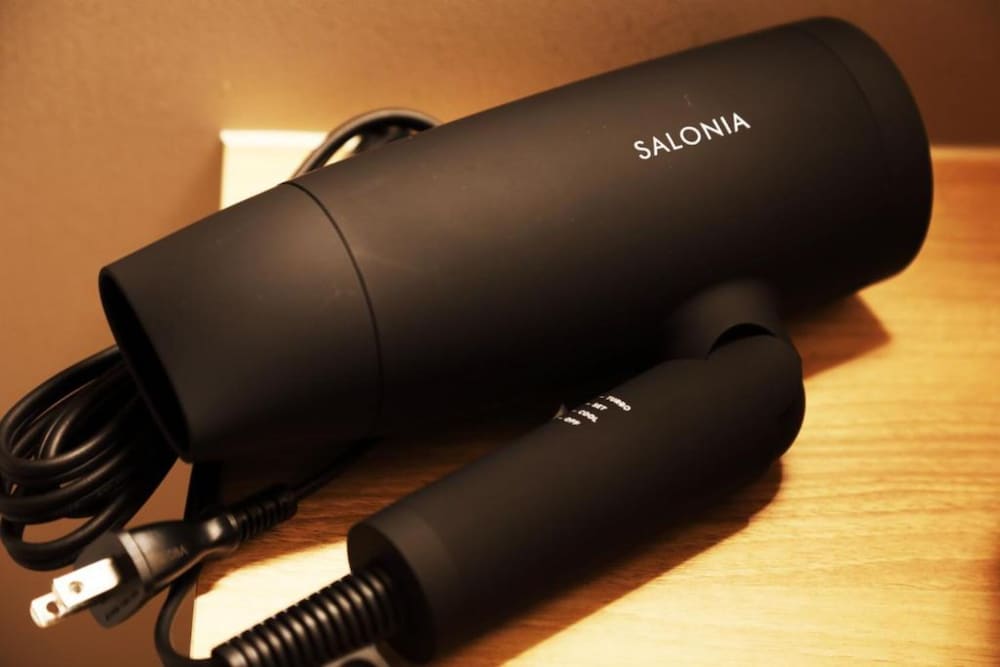 エコノミー ツインルーム シングルベッド 2 台 バスルームの設備0 | LOF ホテル 新橋