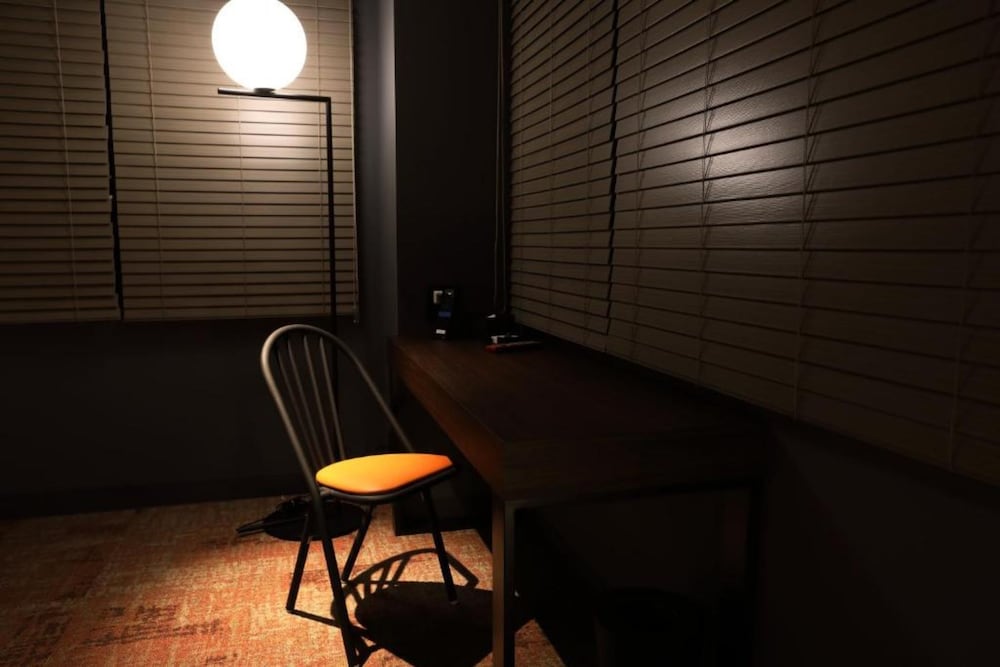 デラックス ツインルーム シングルベッド 2 台 客室2 | LOF ホテル 新橋