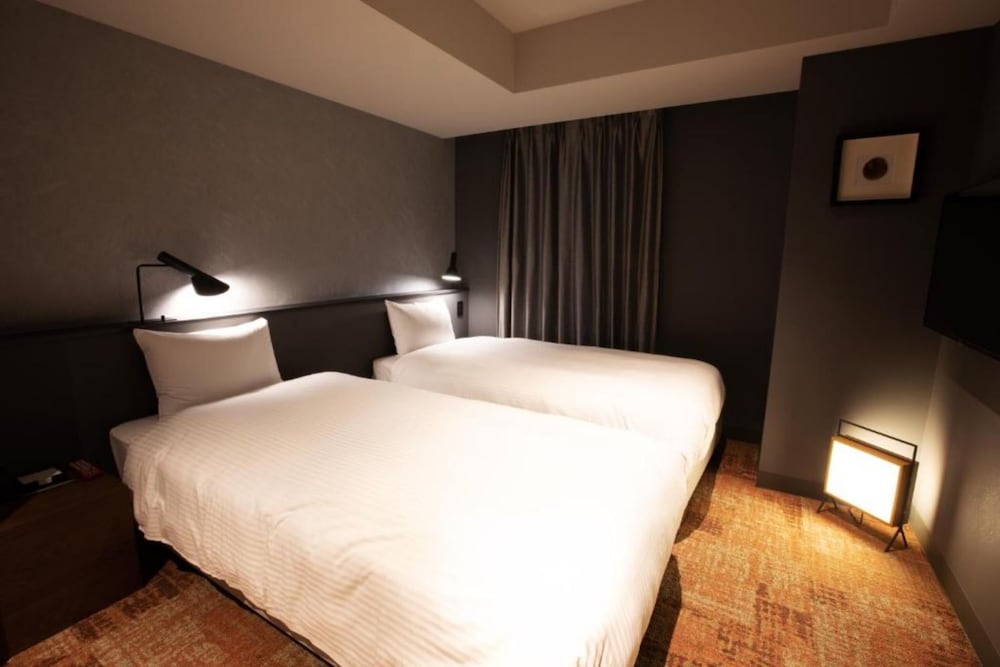 スタンダード ツインルーム シングルベッド 2 台 客室1 | LOF ホテル 新橋