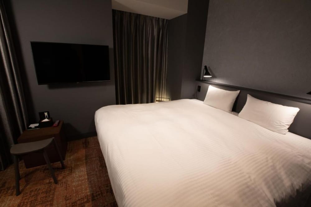 スタンダード ダブルルーム キングベッド 1 台 | LOF ホテル 新橋