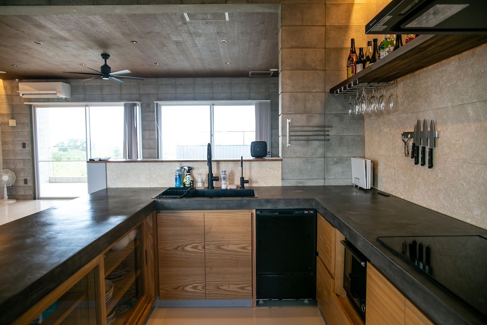 デラックス スイート 専用キッチン1 | vivid テラス