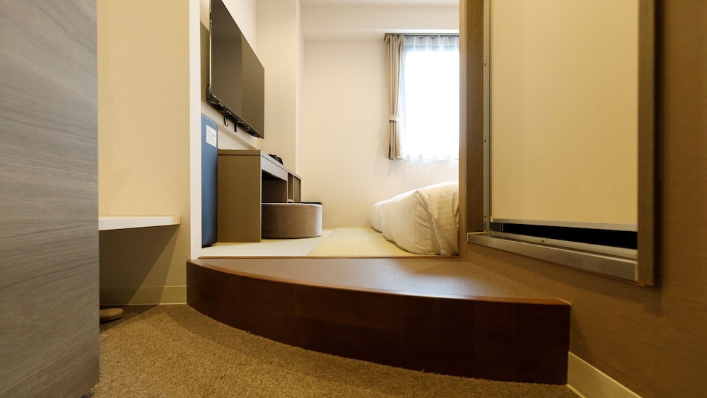 [別館] ベーシック 小上がりツインルーム 禁煙 客室8 | ホテルサードプレイス博多